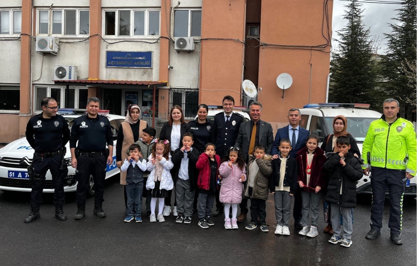 Niğde’de polisten miniklere güvenli yaşam eğitimi