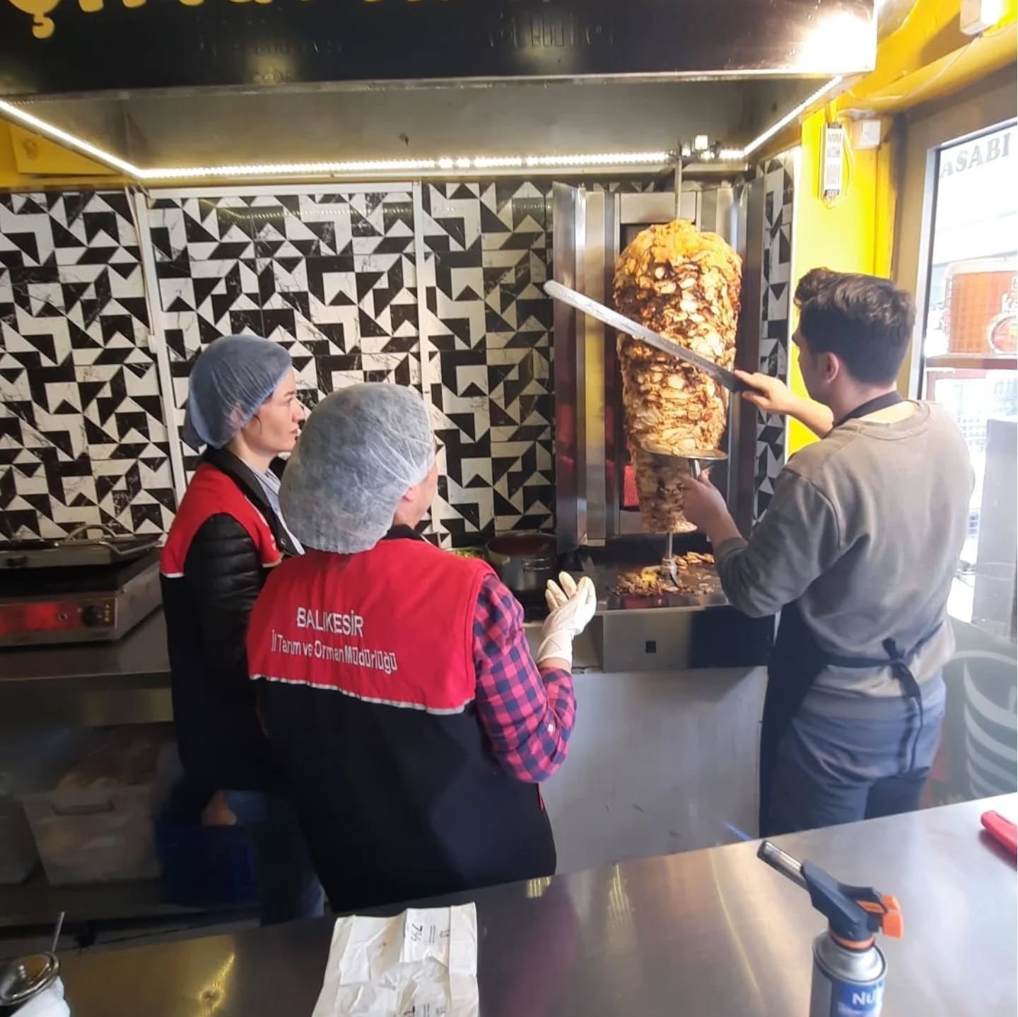 Balıkesir’de döner satış noktaları denetlendi