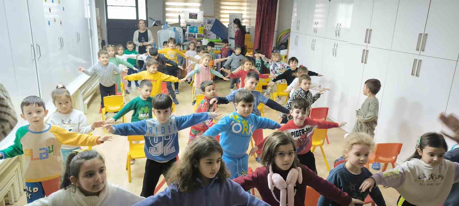 Bursalı minikler okul öncesi eğitimde sınırları aştı