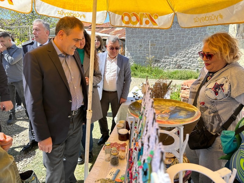 Burhaniye de Kaymakam Memiş tohum takasına katıldı