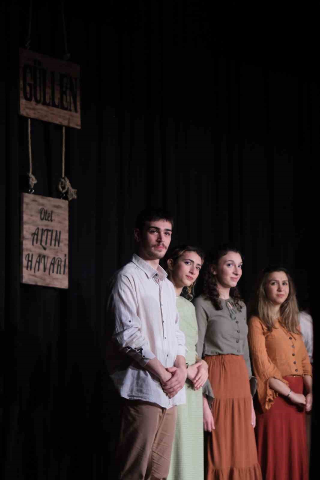 &Uuml;niversiteliler oynayacak, İzmir tiyatroya doyacak
