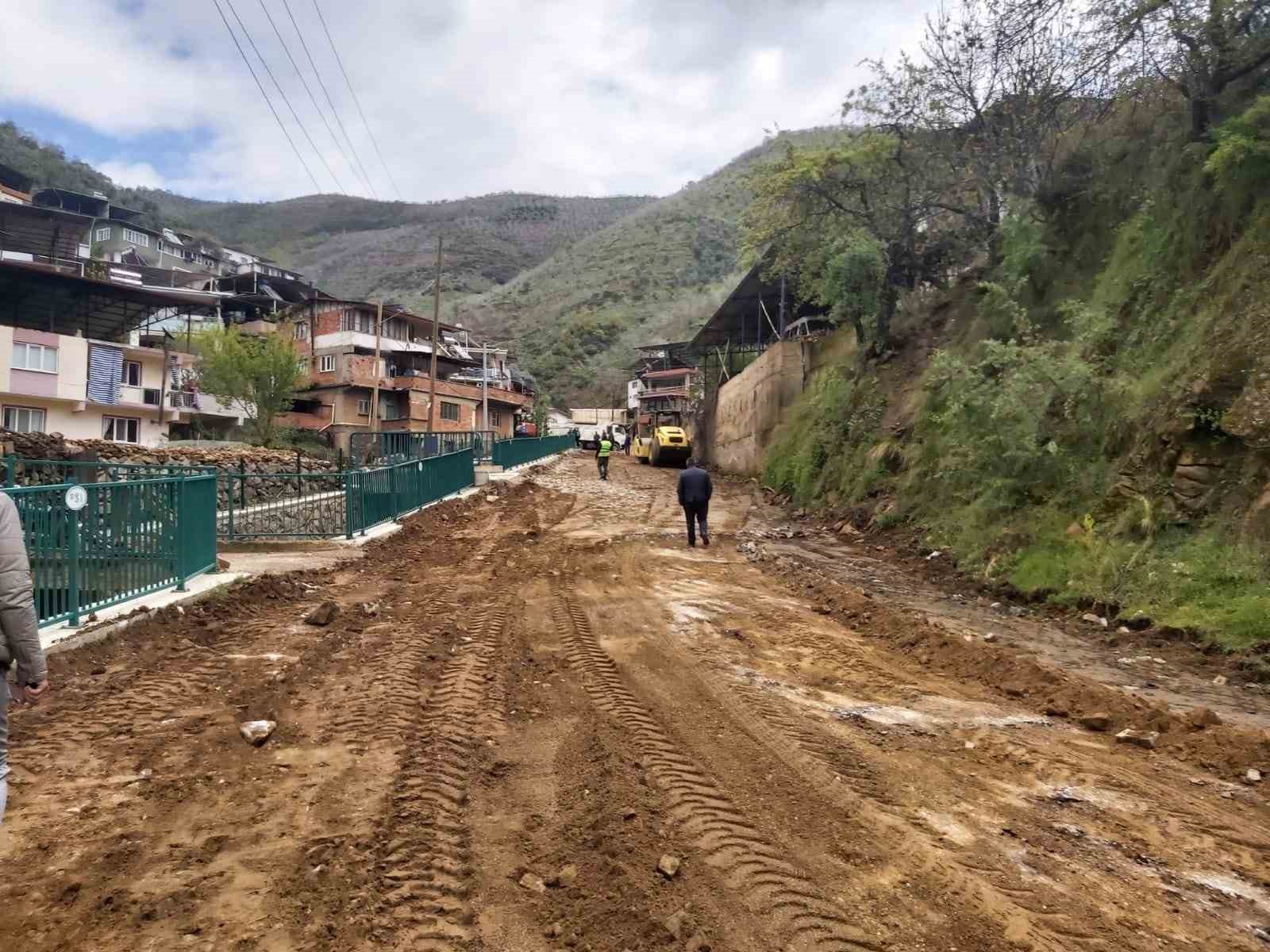 Aydın Büyükşehir, Nazilli’de çalışmalarını sürdürüyor