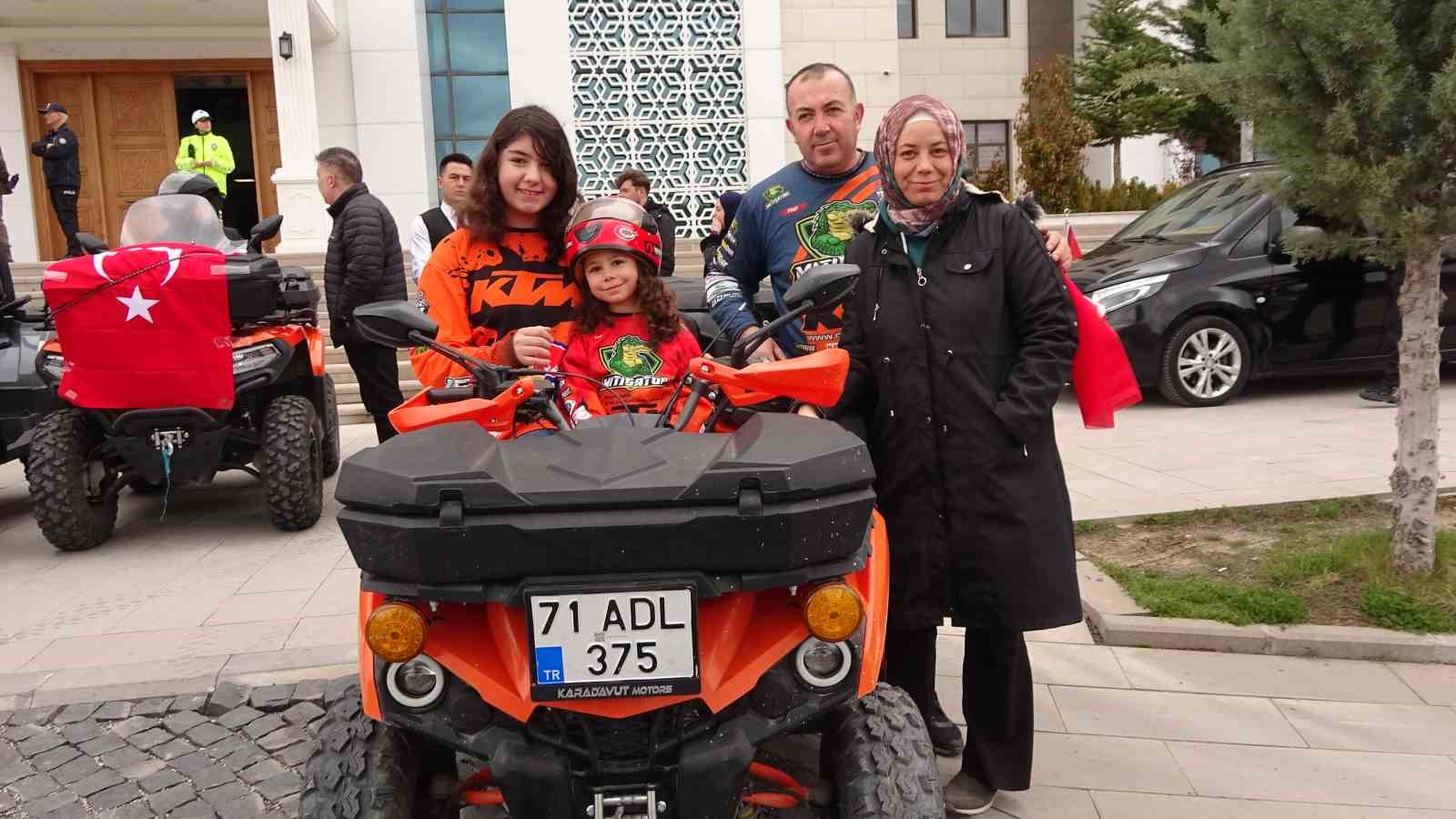 Motosiklet tutkunları, kortej eşliğinde T&uuml;rkiye&rsquo;nin ilk milli parkına gitti
