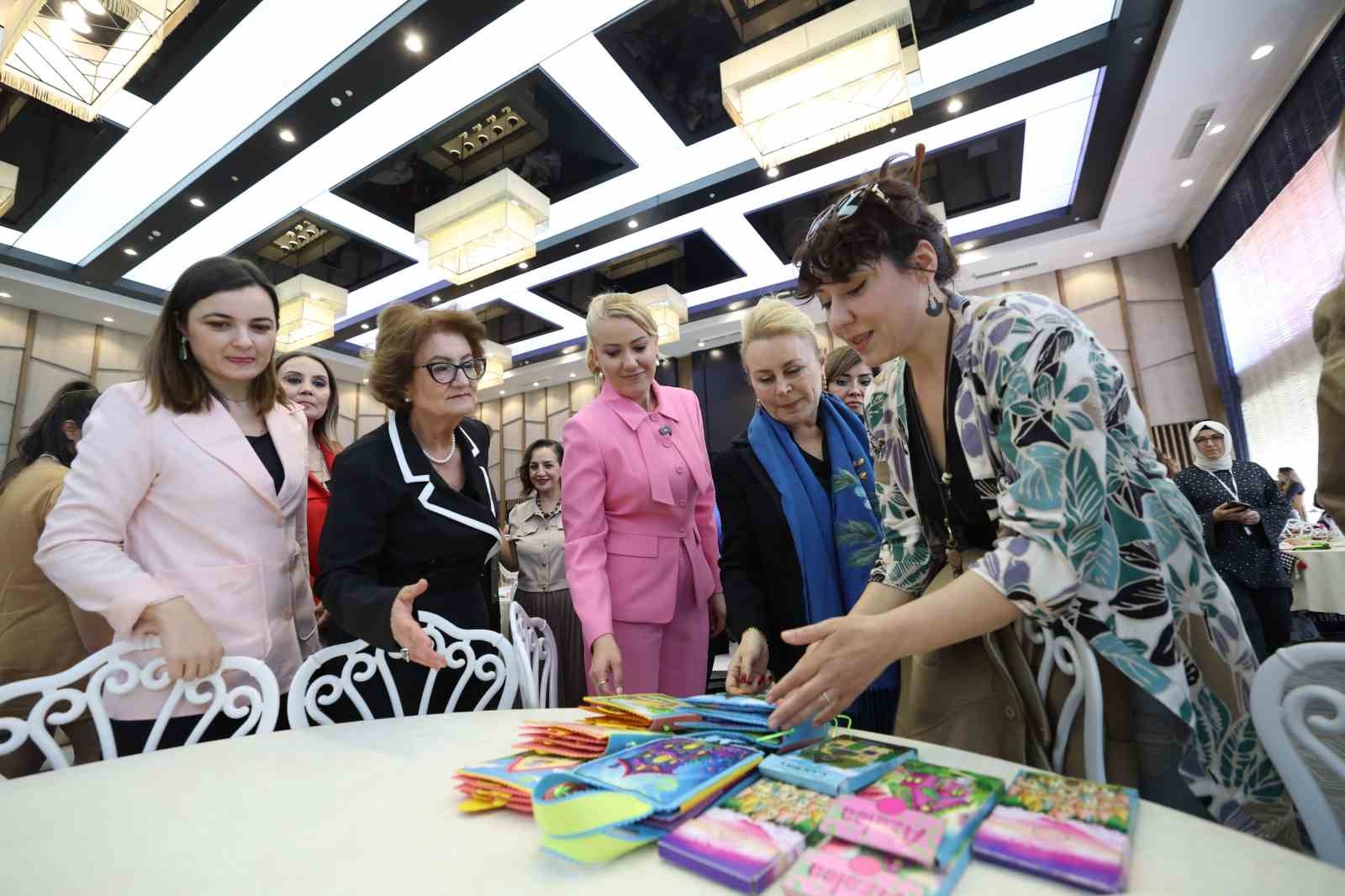 Merkezefendi’de kadın girişimcilere dijital pazarlama ve e-ticaret eğitimi verildi