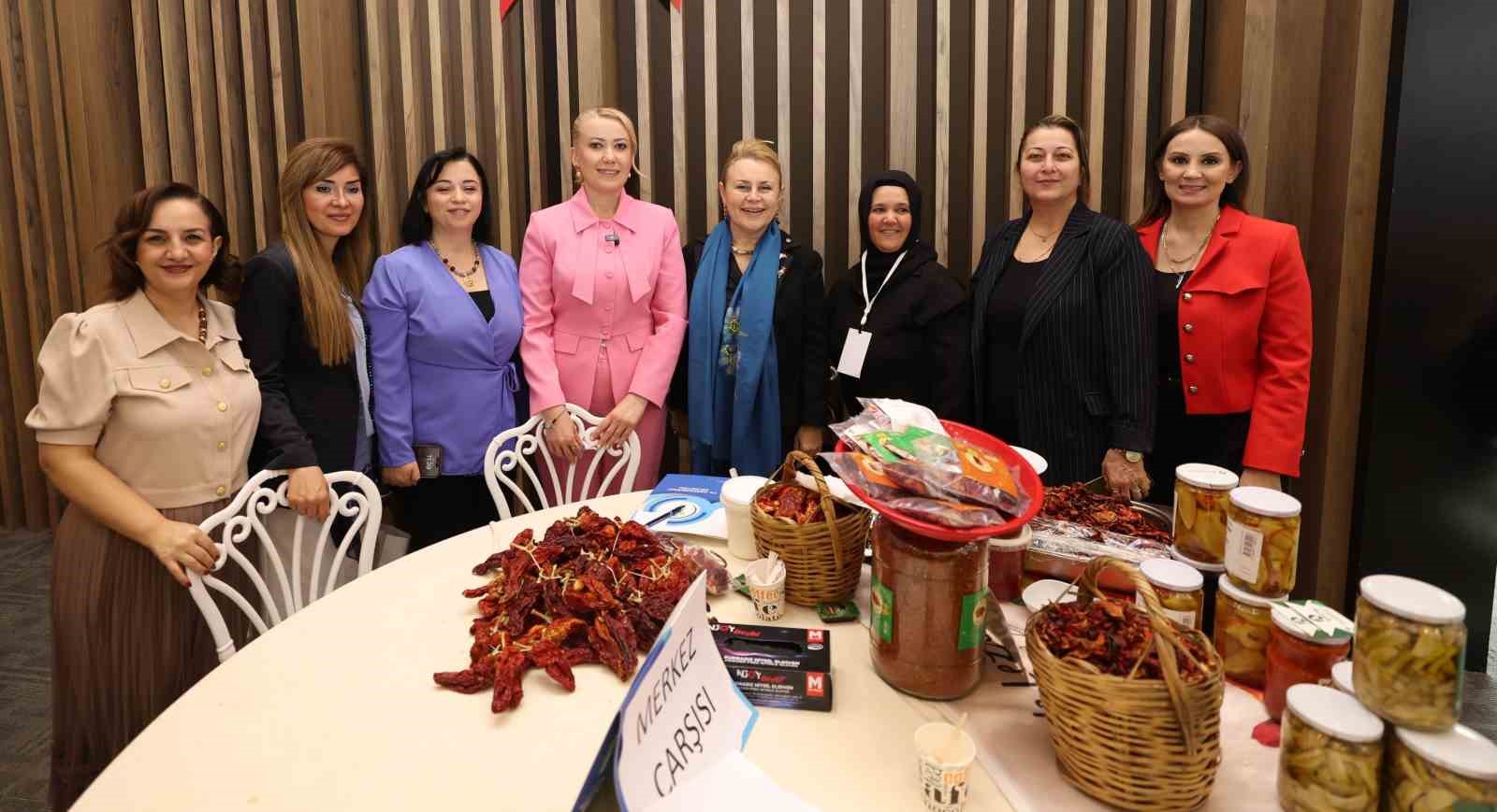 Merkezefendi&rsquo;de kadın girişimcilere dijital pazarlama ve e-ticaret eğitimi verildi
