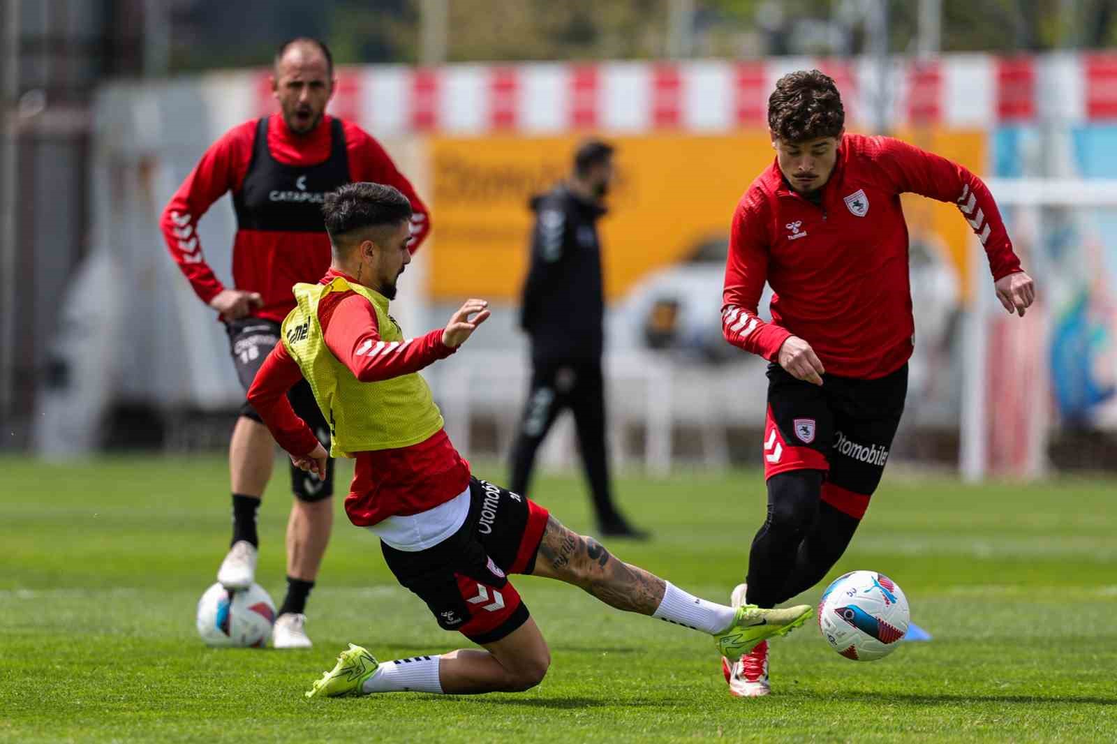 Samsunspor, &uuml;&ccedil;&uuml;nc&uuml;l&uuml;k şansını zora soktu
