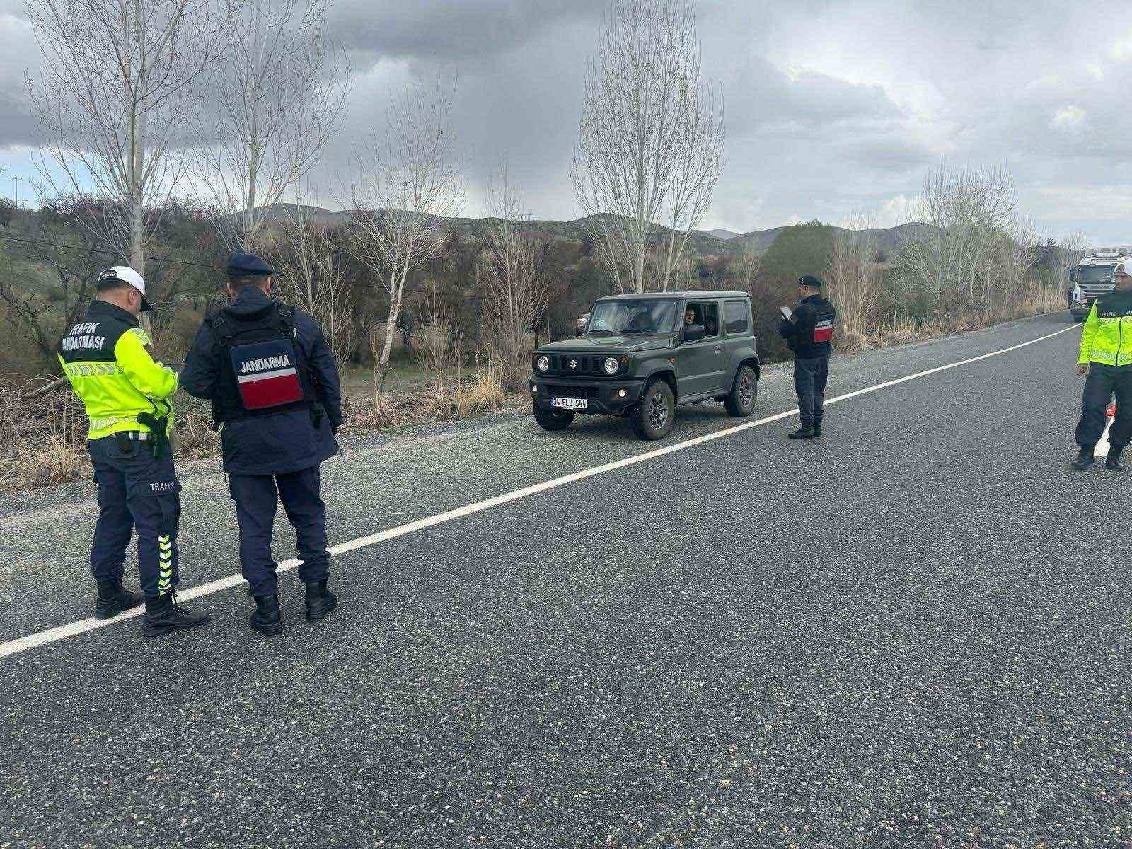 Elazığ’da jandarmadan huzur ve güven uygulaması: 18 şahıs yakalandı