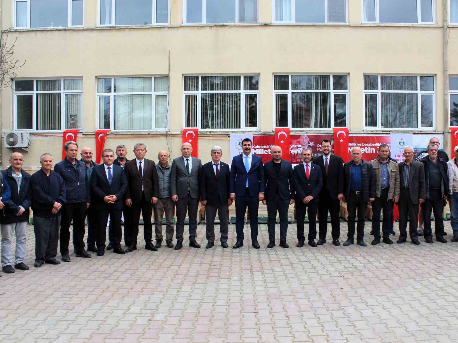 Kırklareli&rsquo;nde arıcılara kovan ve petek dağıtıldı
