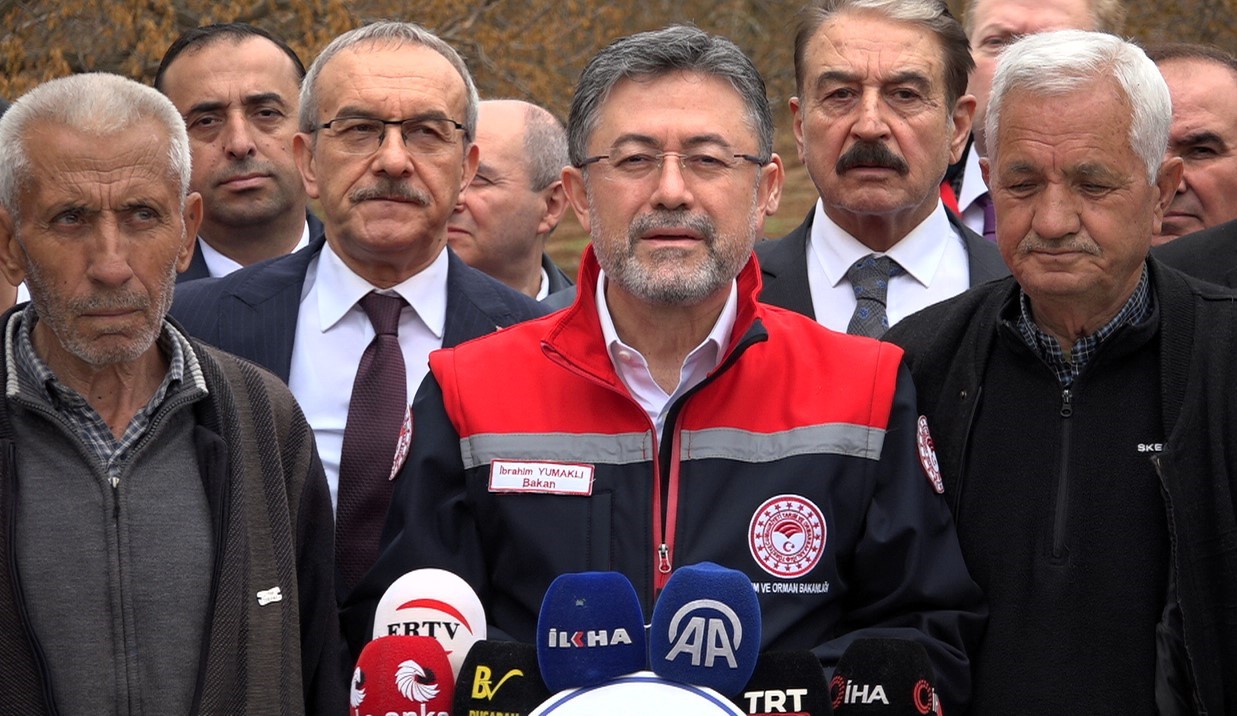 Bakan Yumaklı: "Don zararı g&ouml;r&uuml;len b&ouml;lgelerde t&uuml;m &uuml;reticilere destek sağlanacak"
