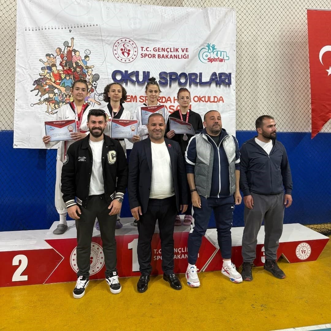 Niğdeli sporculardan b&uuml;y&uuml;k başarı
