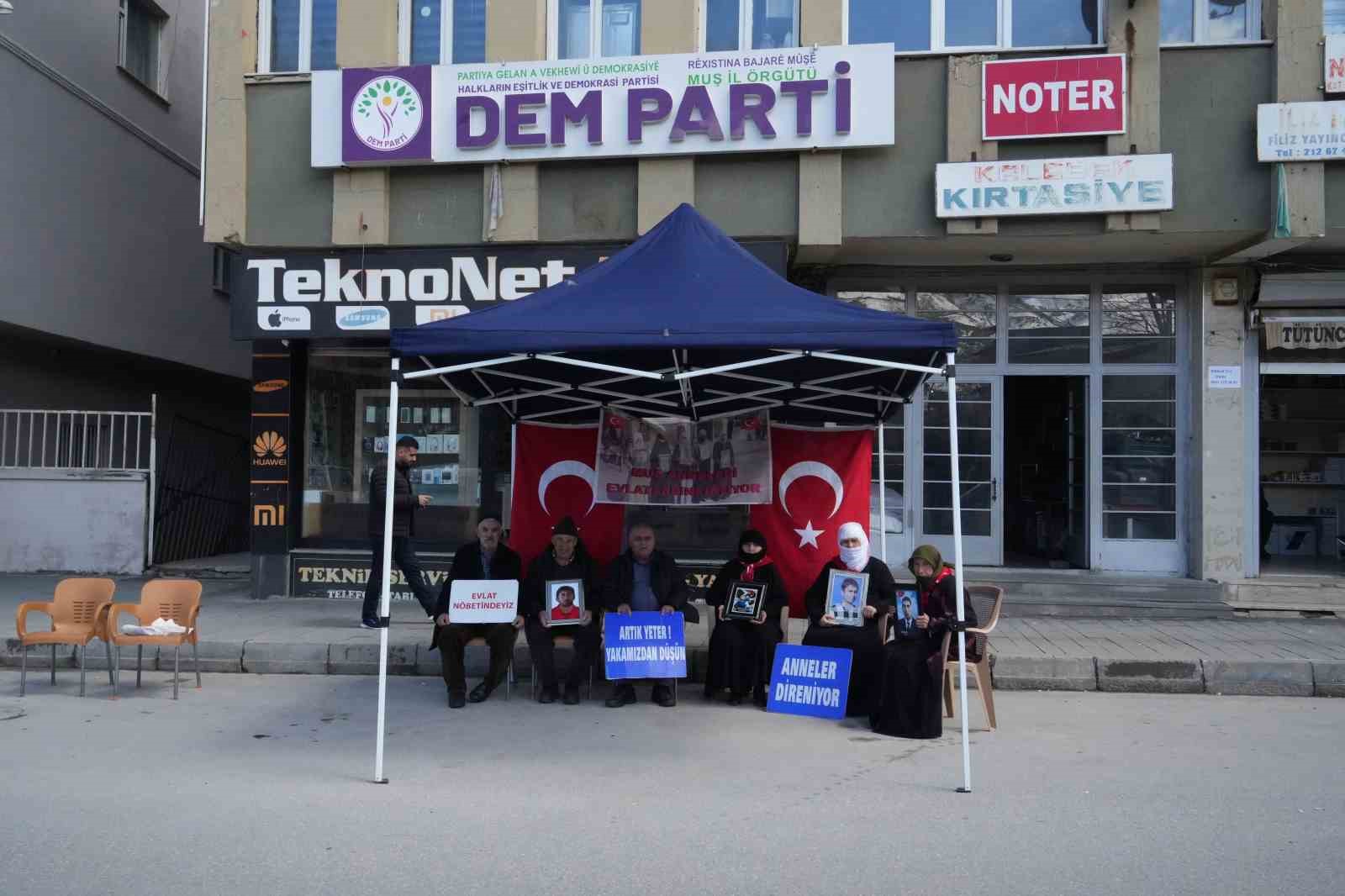 Muşlu anneler evlat nöbetine devam ediyor