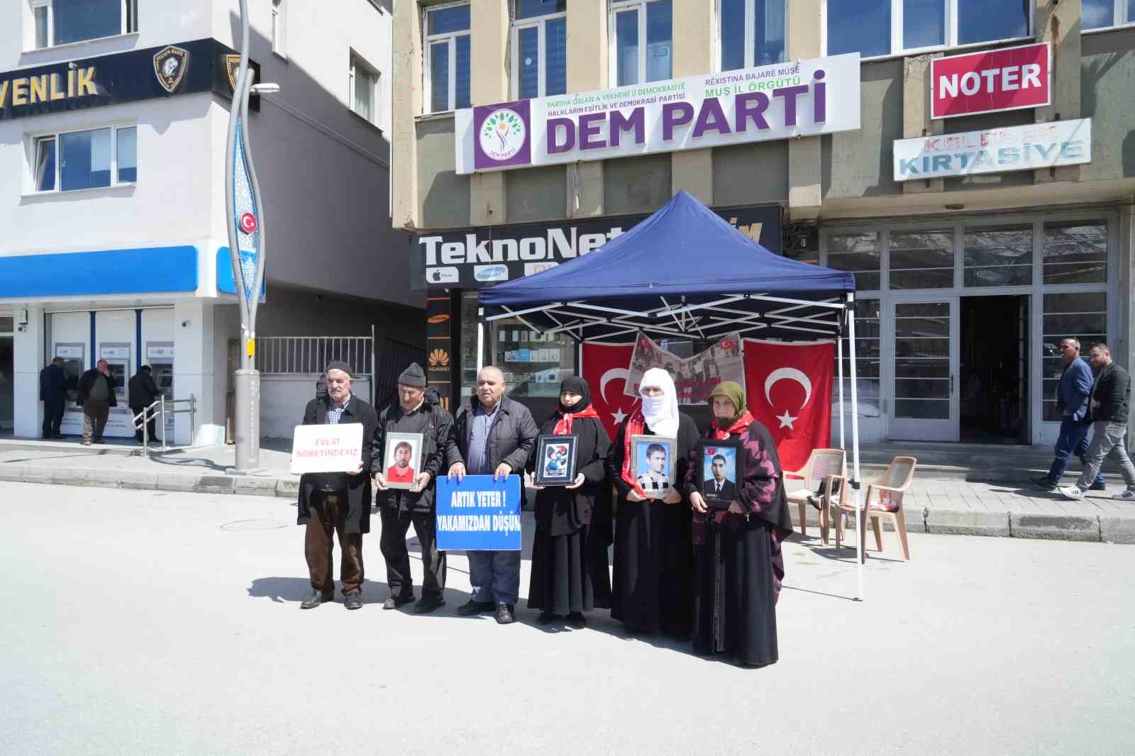 Muşlu anneler evlat nöbetine devam ediyor