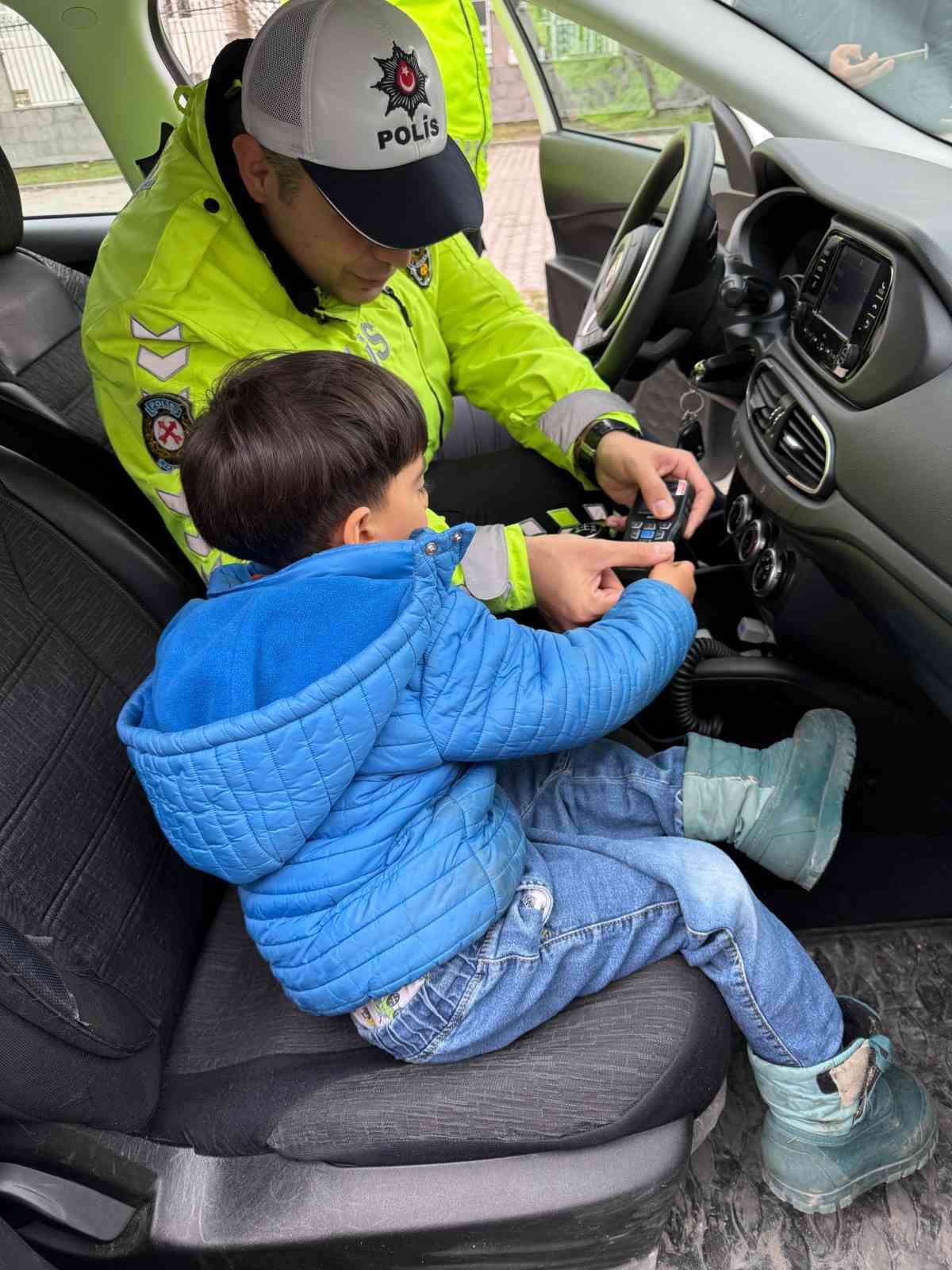Anaokulu &Ouml;ğrencileri İl&ccedil;e Emniyet M&uuml;d&uuml;rl&uuml;ğ&uuml;n&uuml; ziyaret etti
