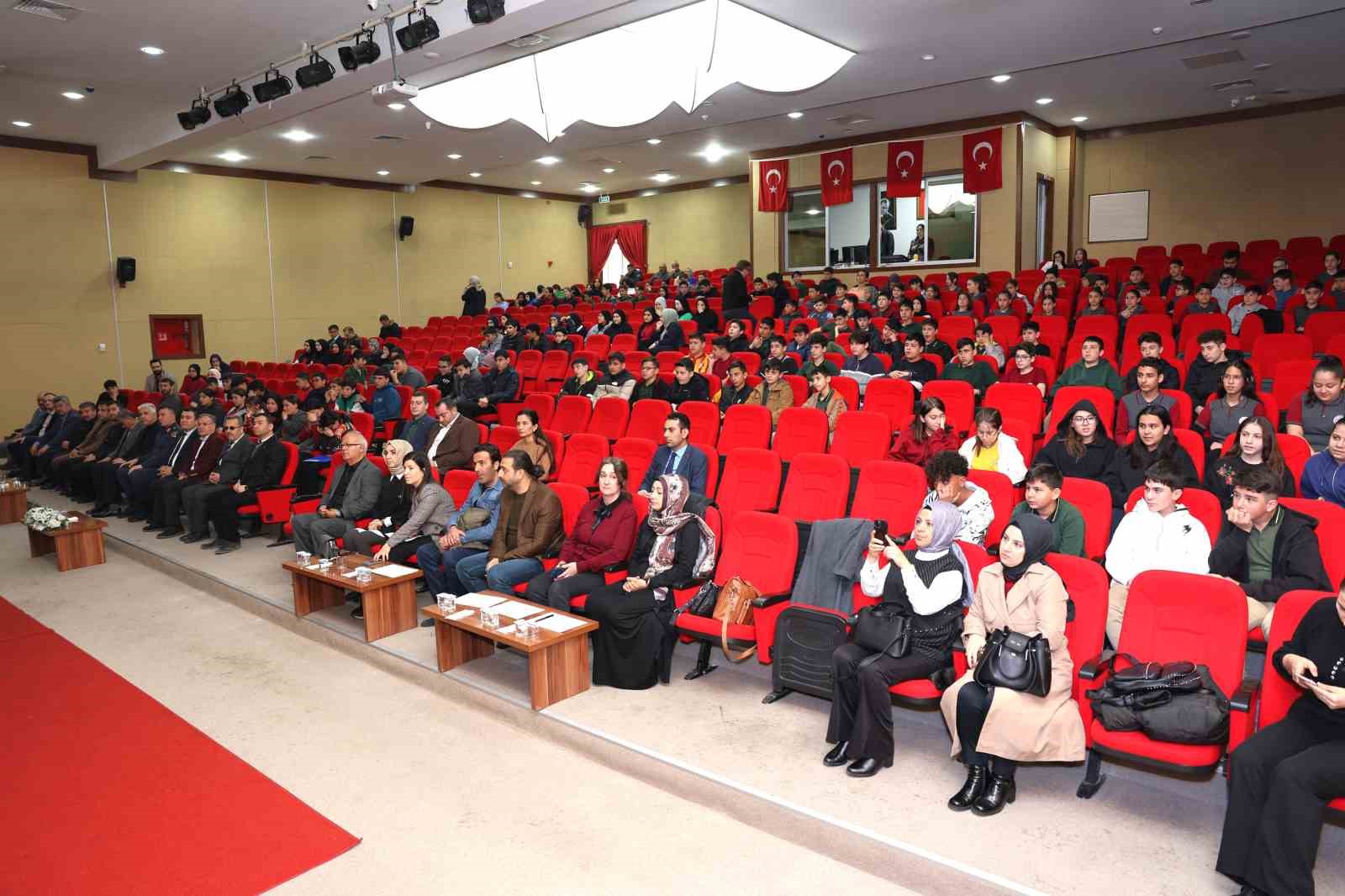 Başkan &Ouml;zdoğan: "Gen&ccedil;lerimizin başarısı geleceğimizin teminatıdır"
