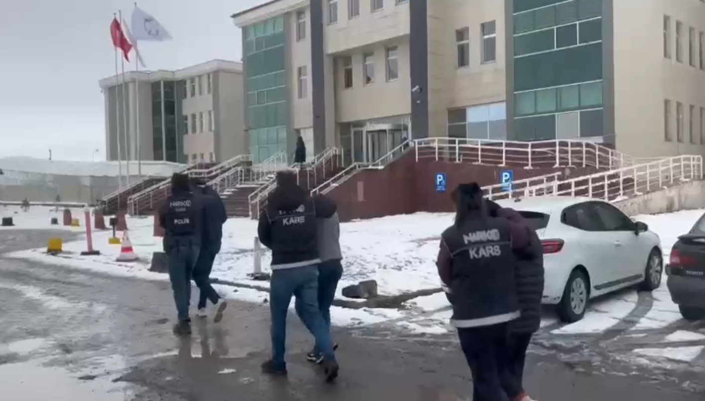 Kars’ta İranlı kurye ifade verdi, uyuşturucu tacirleri yakalandı