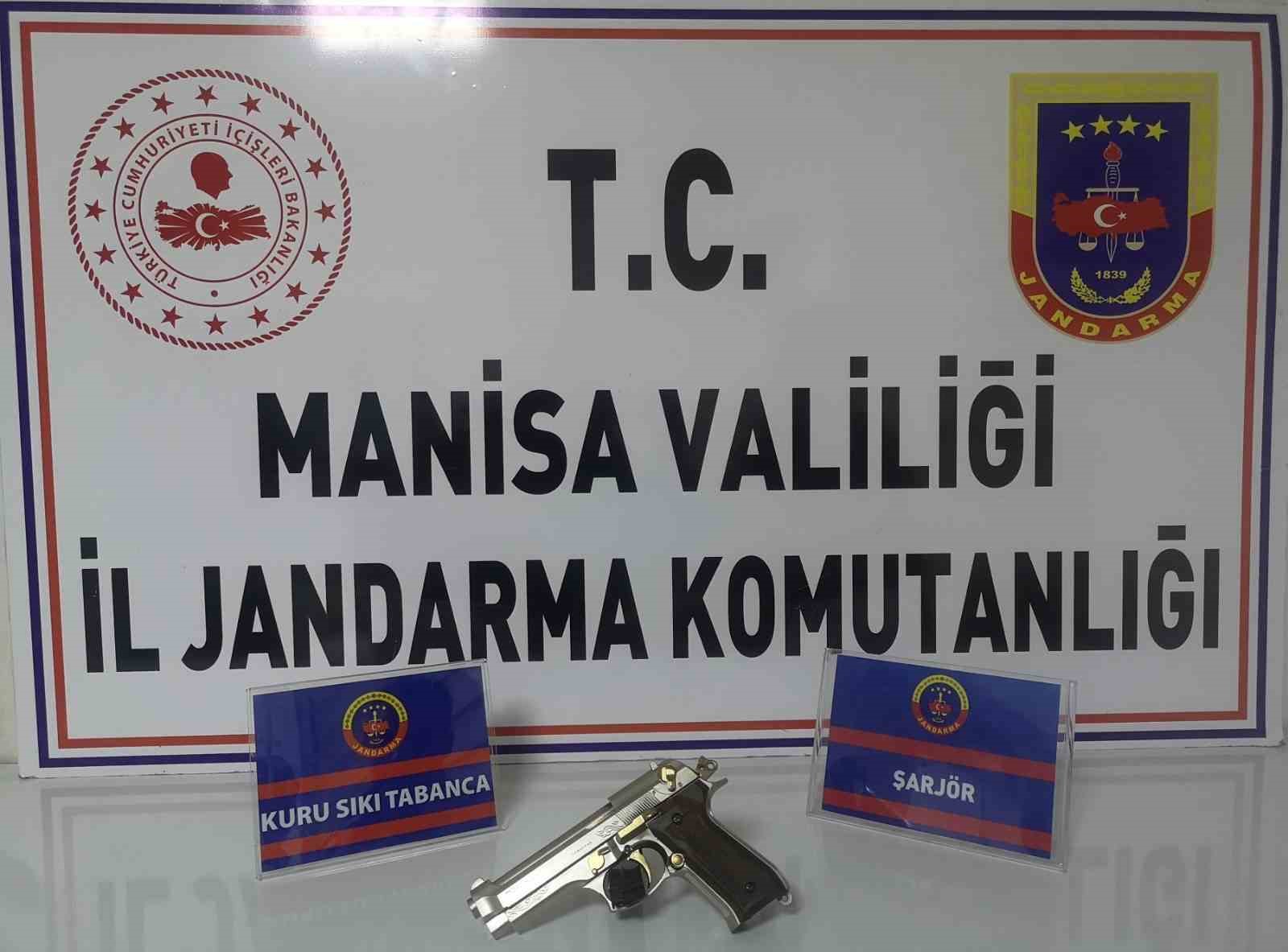 Manisa’da ruhsatsız tabanca ile yakalandı