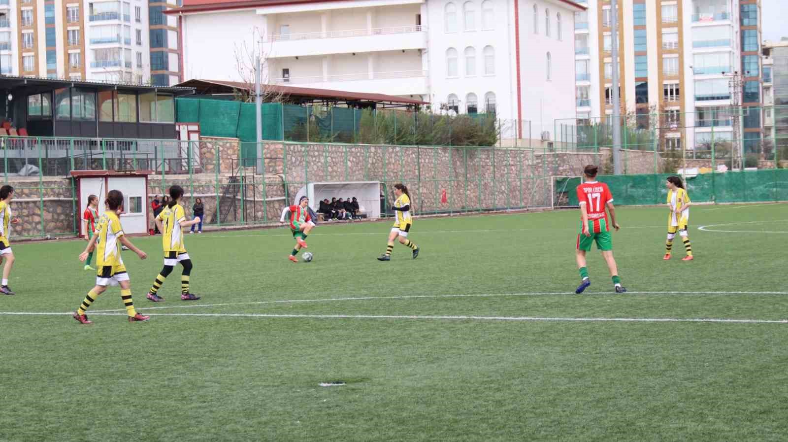 Okul sporları heyecanı Elazığ’da yaşandı