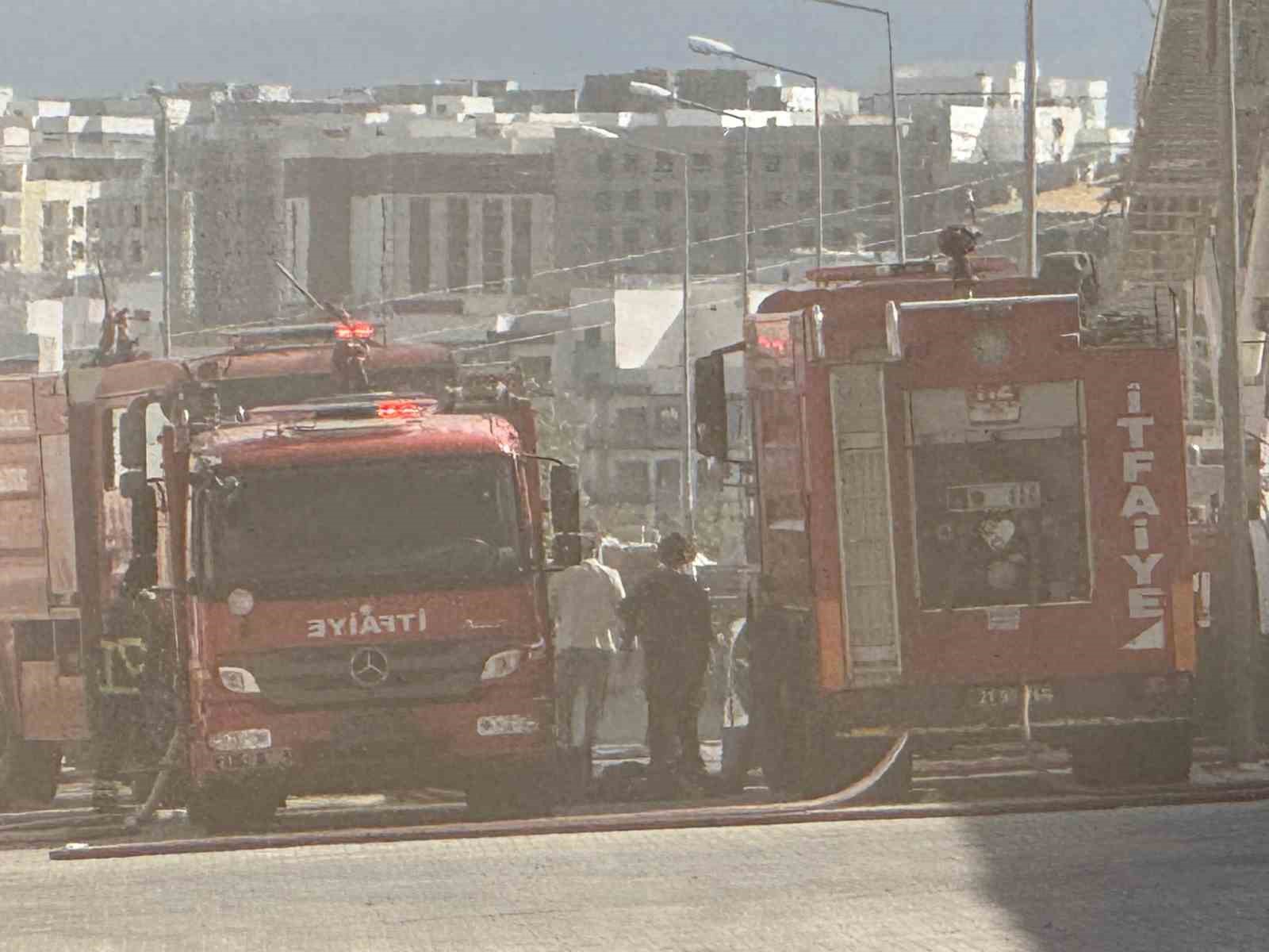 Diyarbakır’da kozmetik fabrikasında yangın