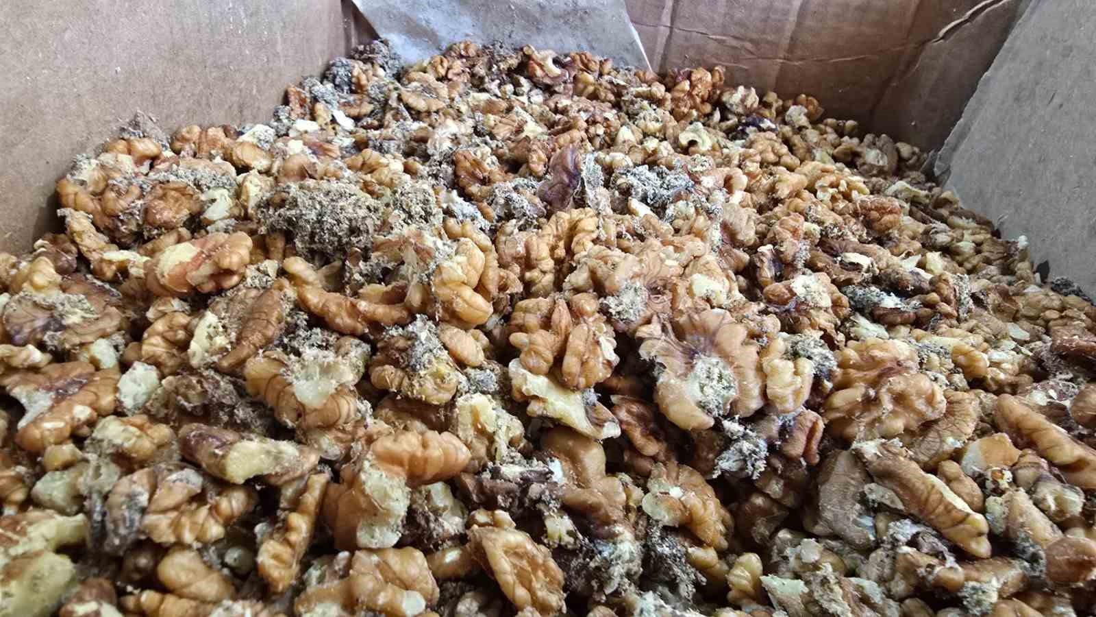 Şanlıurfa’da 11 ton kurtlanmış ceviz içi ele geçirildi