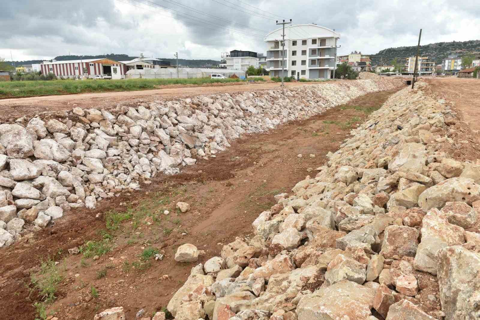 Kepez çalışıyor, sel baskınları tarih oluyor