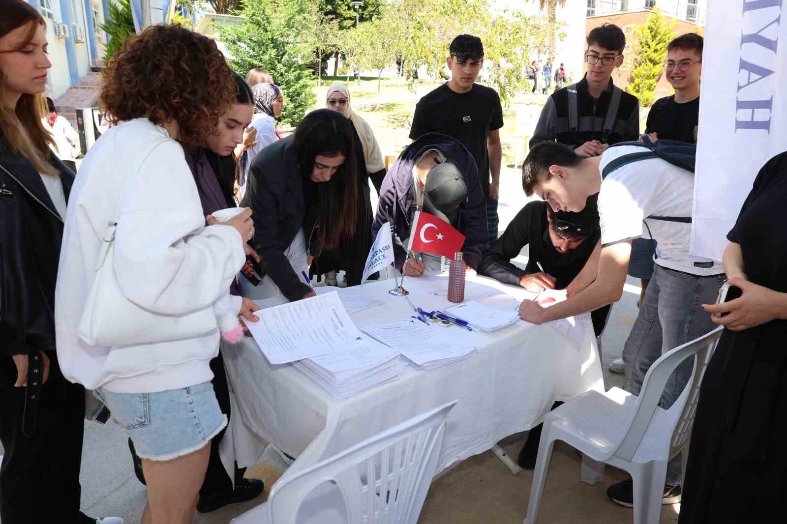 ALKÜ öğrencileri, kariyer fırsatında buluştu