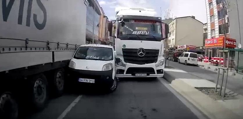 Arnavutk&ouml;y&rsquo;de ilgin&ccedil; kaza kamerada
