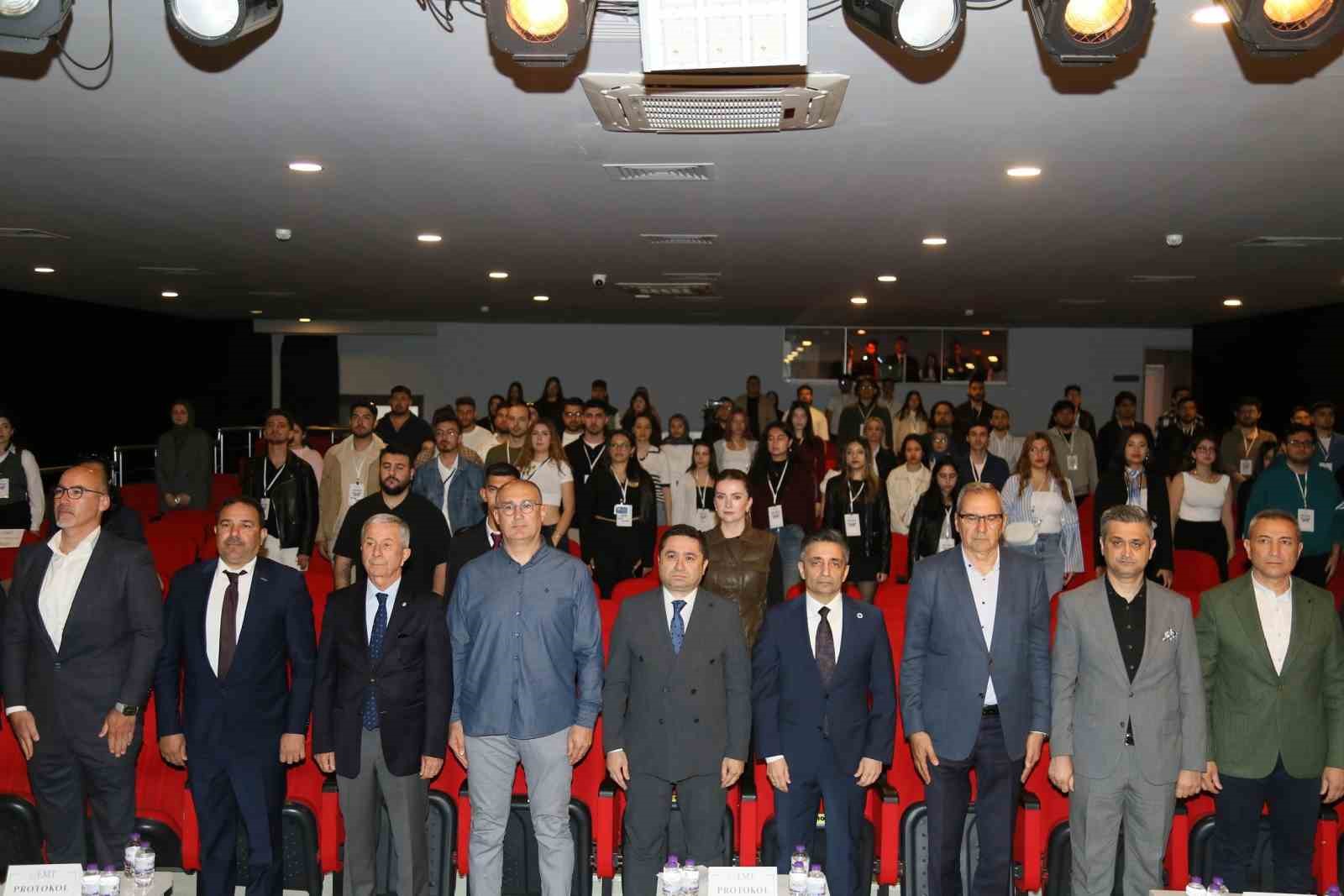 End&uuml;stride Y&uuml;kselen Kariyer Adımları Zirvesi ile &ouml;ğrenciler geleceğe hazırlanıyor
