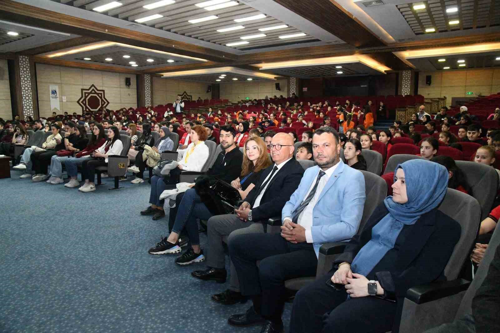 Yunusemre 2. kez &rsquo;Bilim S&ouml;yleşileri&rsquo;ne ev sahipliği yaptı
