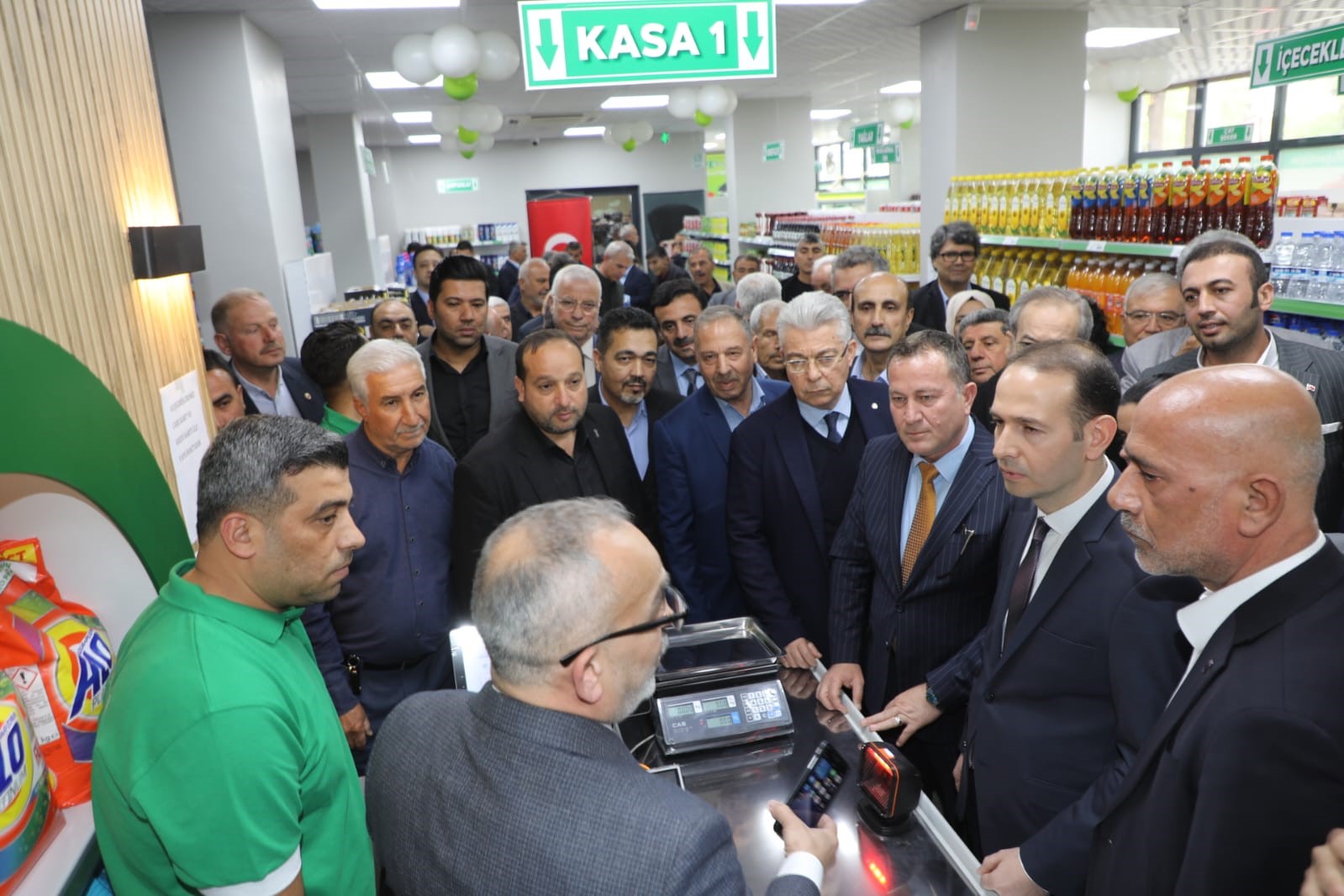 Nizip’te "Çare Market" projesini büyük bir katılımla hizmete açıldı