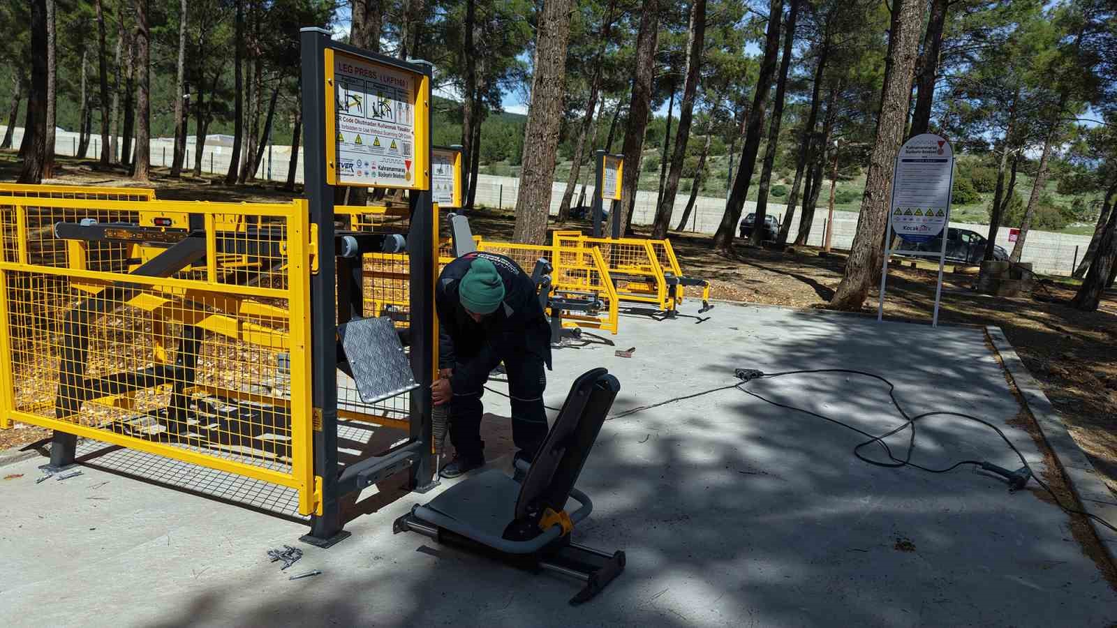 Kahramanmaraş&rsquo;ta yeşil alanlara spor ekipmanları yerleştirildi
