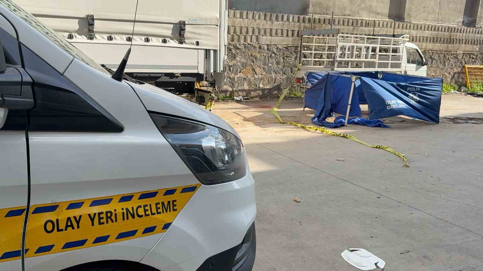 Gaziantep’te tırın altında kalan 5 yaşındaki çocuk hayatını kaybetti