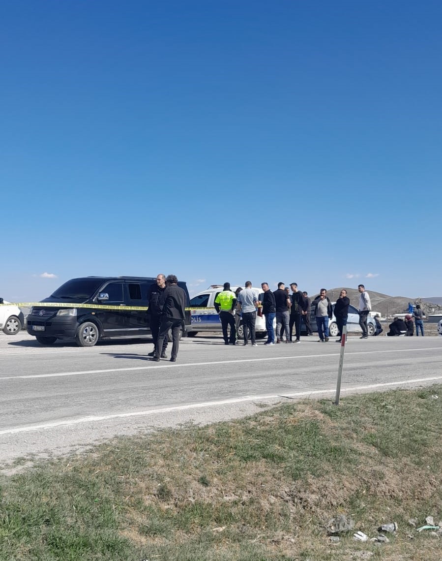 Konya&rsquo;da bir kişi ara&ccedil; i&ccedil;inde &ouml;l&uuml; bulundu
