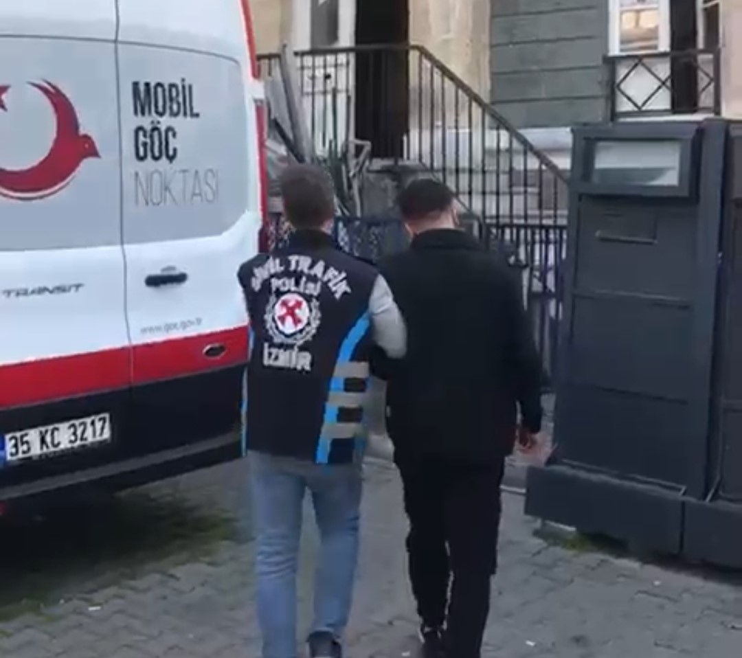 Arkasındaki aracı yumruklamıştı, ehliyetinden oldu