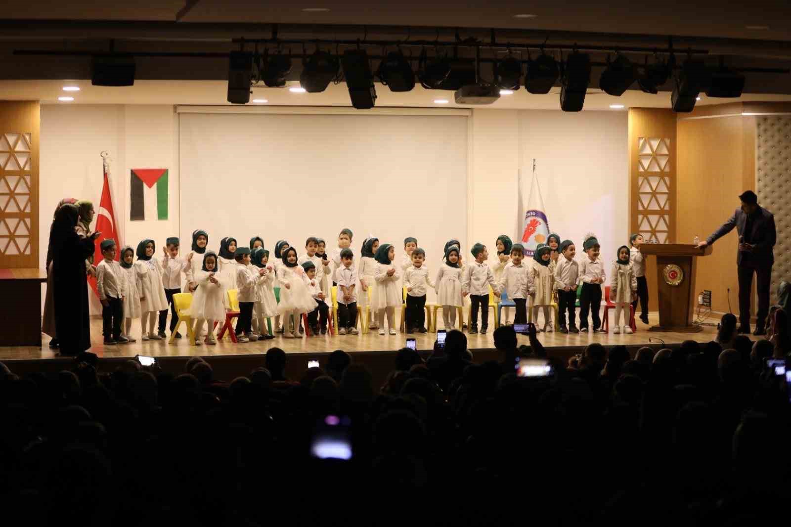 Genç’te miniklerin Kur’an sevinci