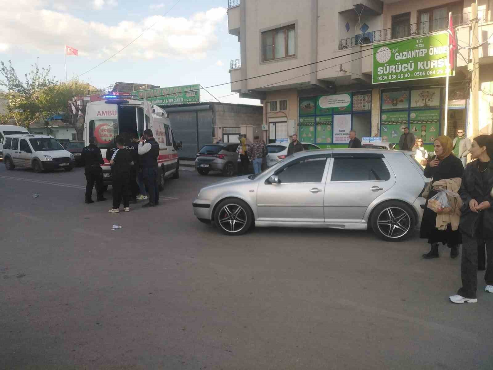 Otomobile çarpan motosiklet sürücüsü yaralandı