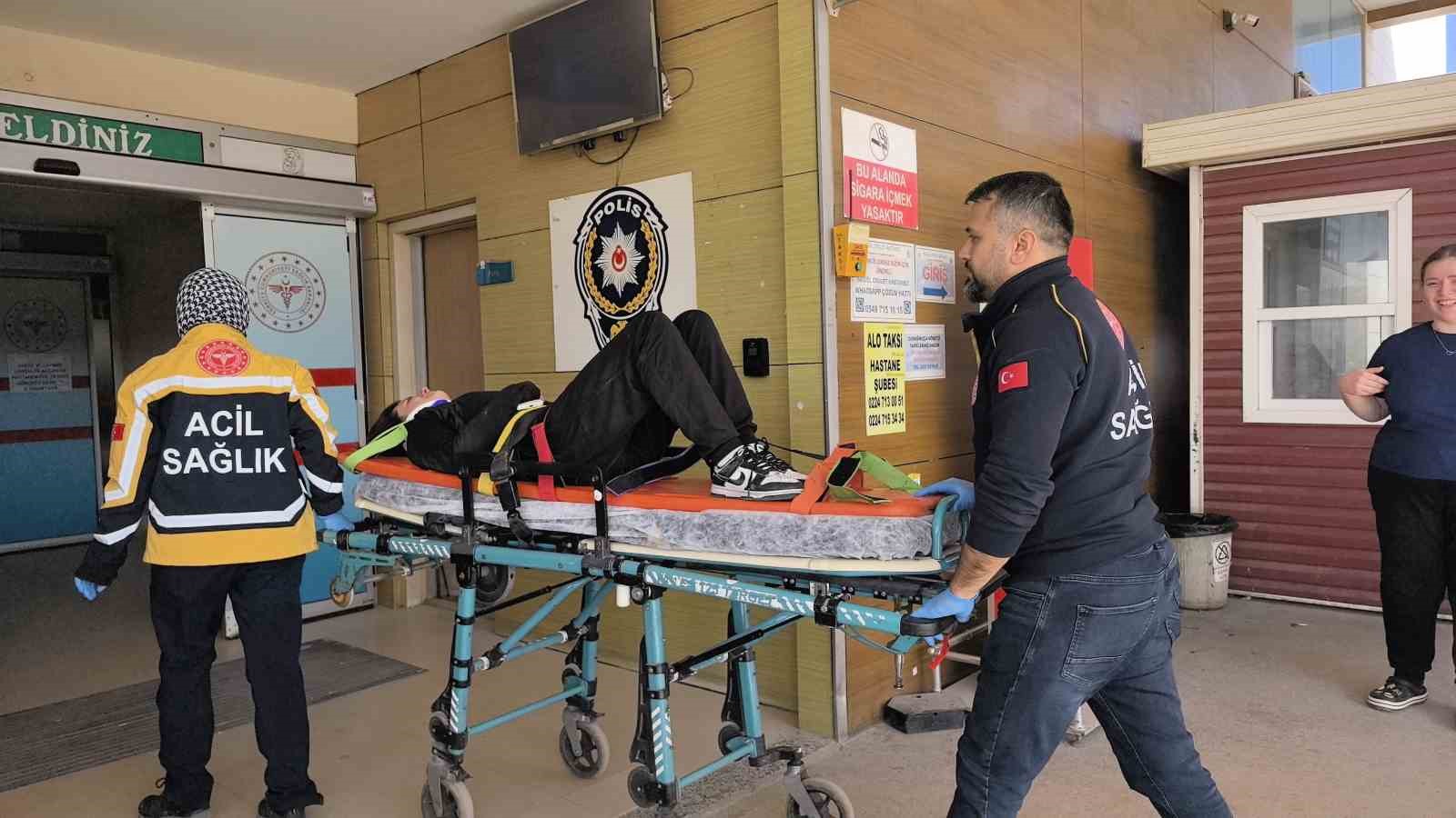 Bursa’da iki motosiklet çarpıştı: 1’i ağır 3 yaralı