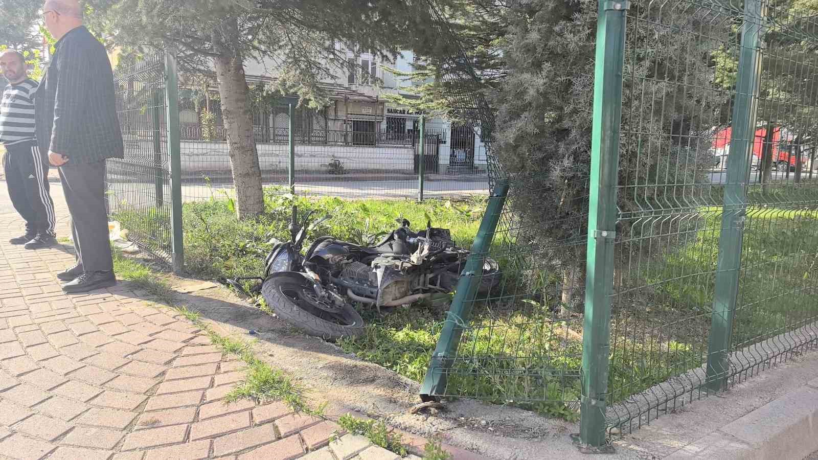 Bursa&rsquo;da iki motosiklet &ccedil;arpıştı: 1&rsquo;i ağır 3 yaralı
