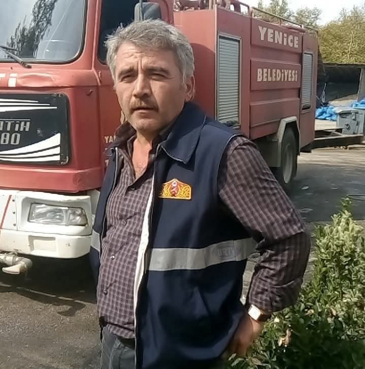 Devrilen traktörün altında kalan orman isçisi hayatını kaybetti