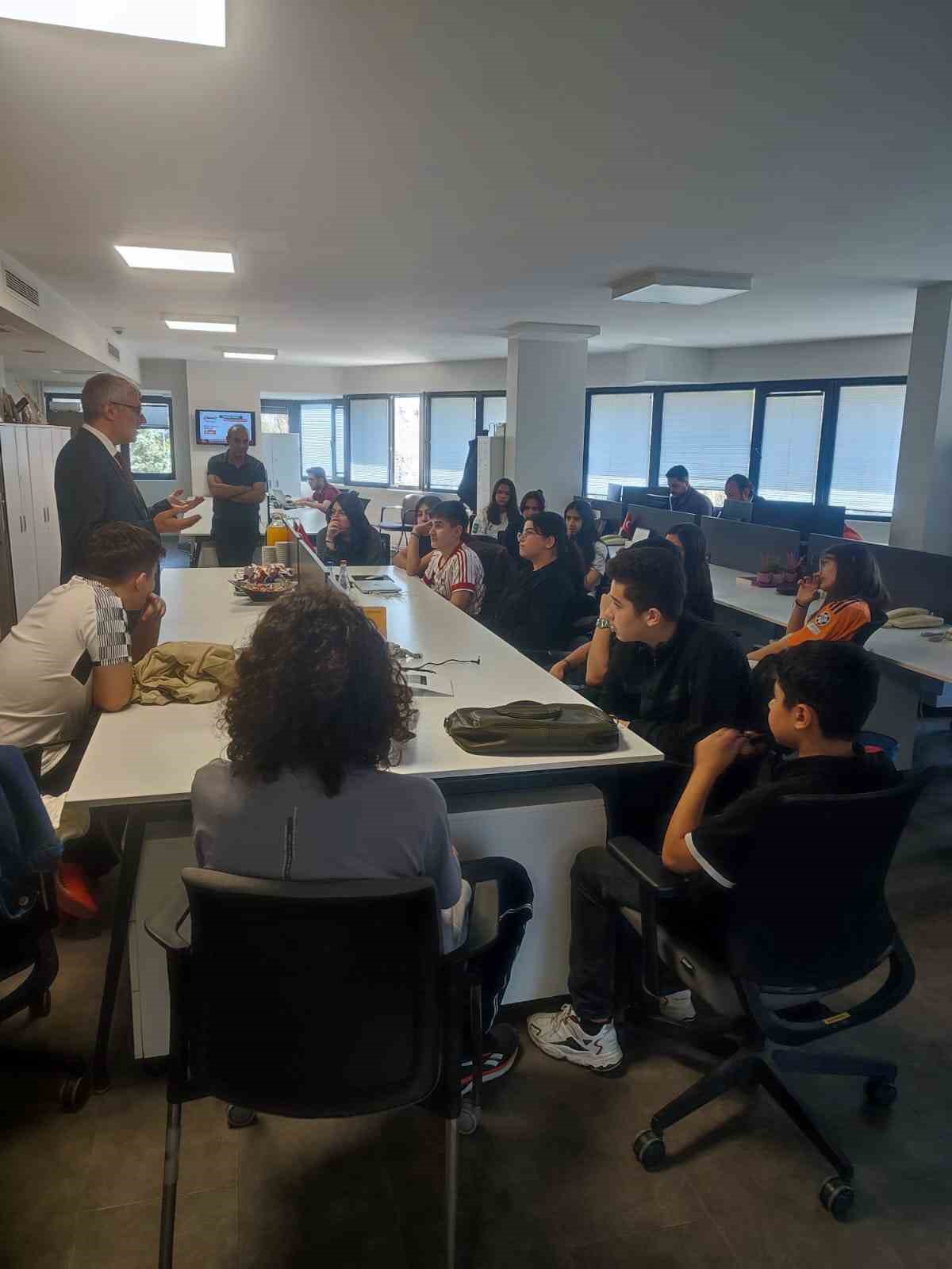 Öğrencilerden İhlas Haber Ajansı’na ziyaret