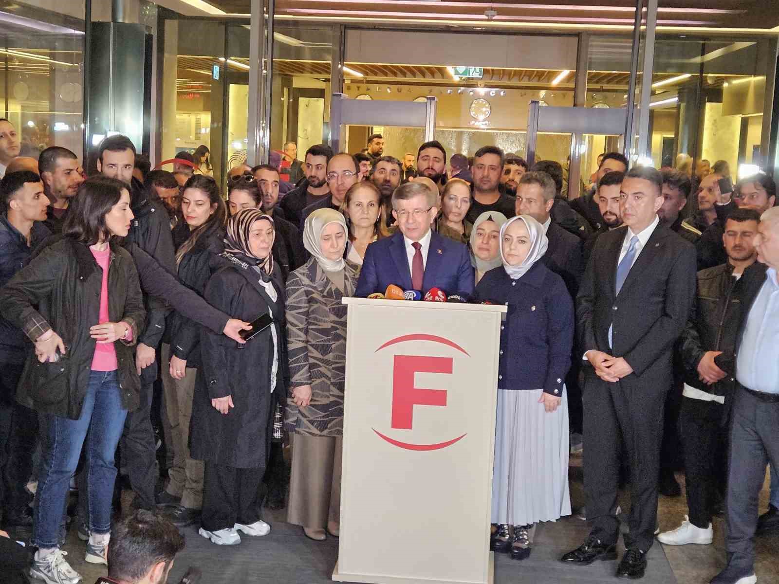 Gelecek Partisi Genel Başkanı Davutoğlu, Sırrı Süreyya Önder’i hastanede ziyaret etti