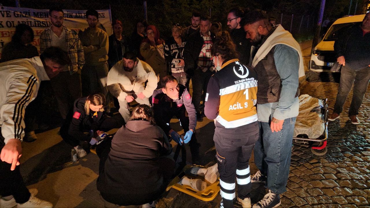 Edirne’de 2 otomobil çarpıştı, ortalık savaş alanına döndü: 4 yaralı