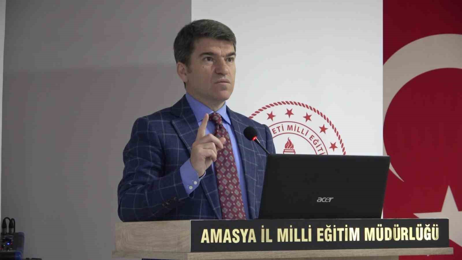 Amasya Valisi, mesleki eğitim çalıştayına ilgi göstermeyen özel sektörü uyardı: "Yoksa bütün okullar robotik kodlama yapar"