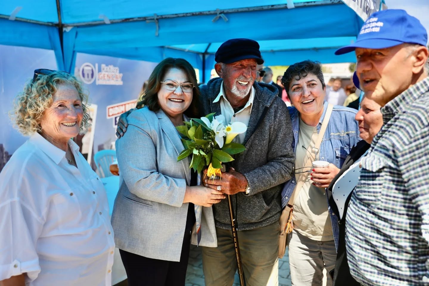 Başkan Gençay, mahalle sakinlerini dinledi