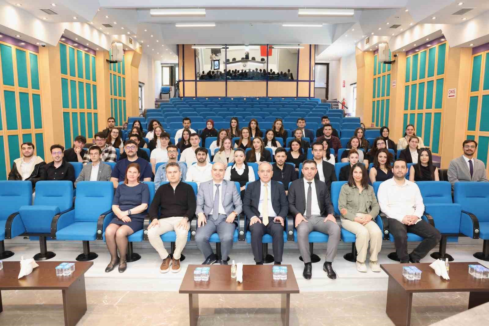 Üniversiteli gençler Denizli OSB Yönetim Kurulu Başkanı Derya Baltalı ile buluştu