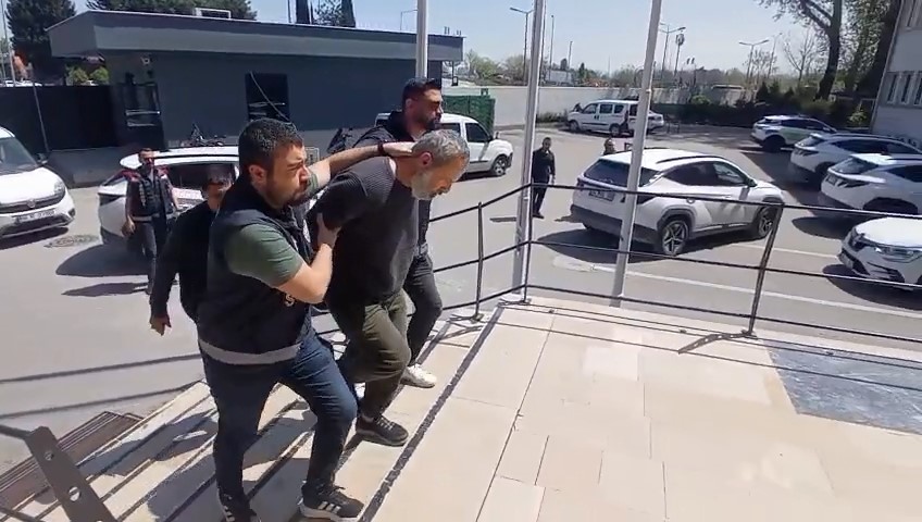 52 suç kaydı vardı, 33 suçtan 20 yıl hapis cezasıyla aranıyordu...Yakalandı