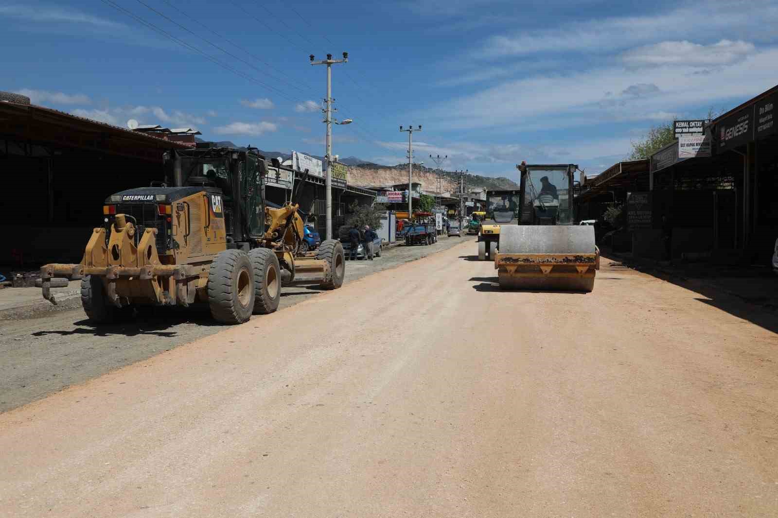 Kırıkhan&rsquo;da sanayi sitesinde yollar asfaltlandı
