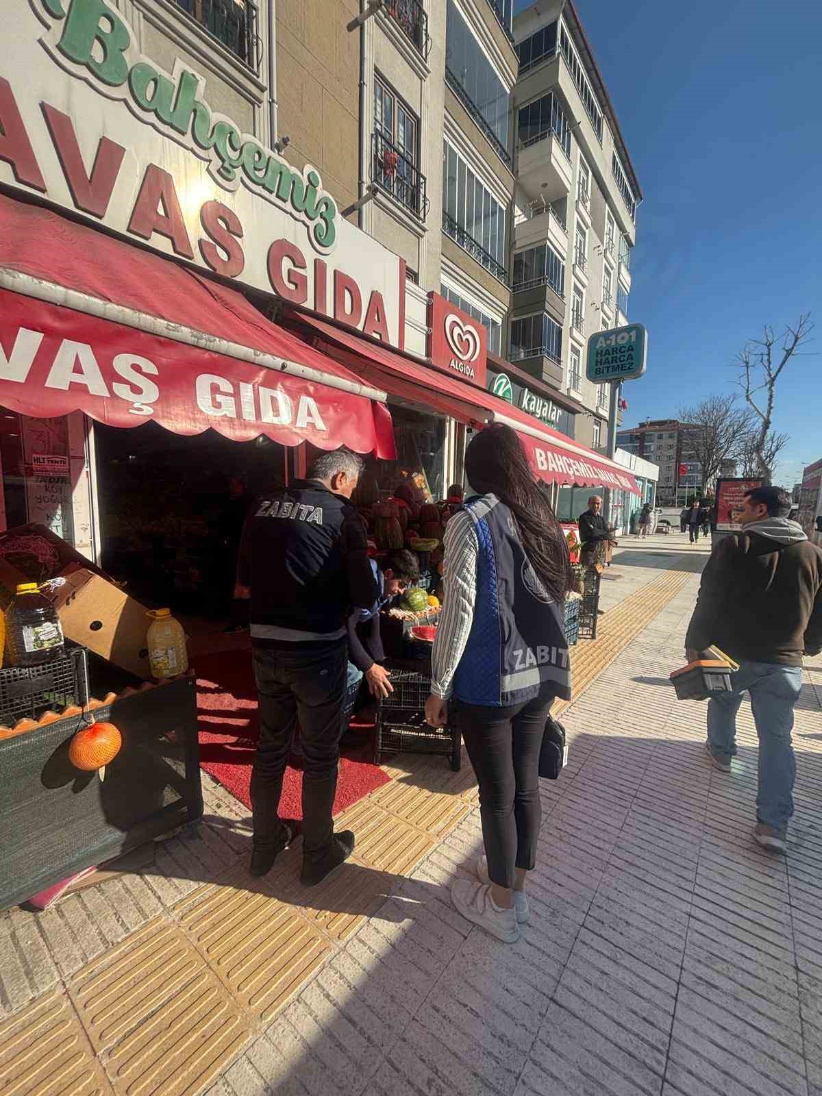 Çorum Belediyesi ’sarı çizgi’leri işgal eden işletmelere geçit verimiyor
