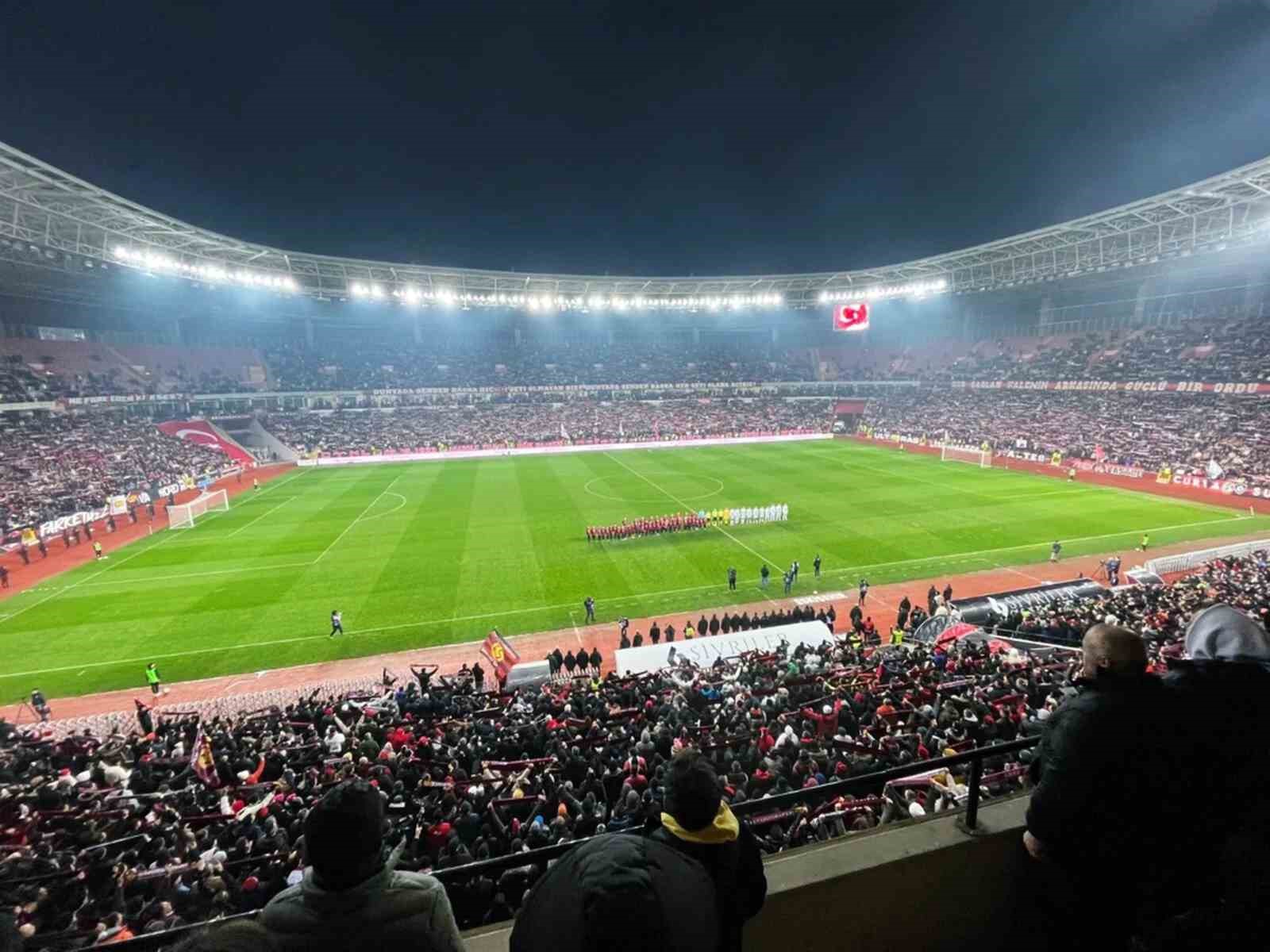 Başkan Gürhan Albayrak, "Esnafını, taraftarını ve Eskişehir’i düşünen birileri var bu şehirde"