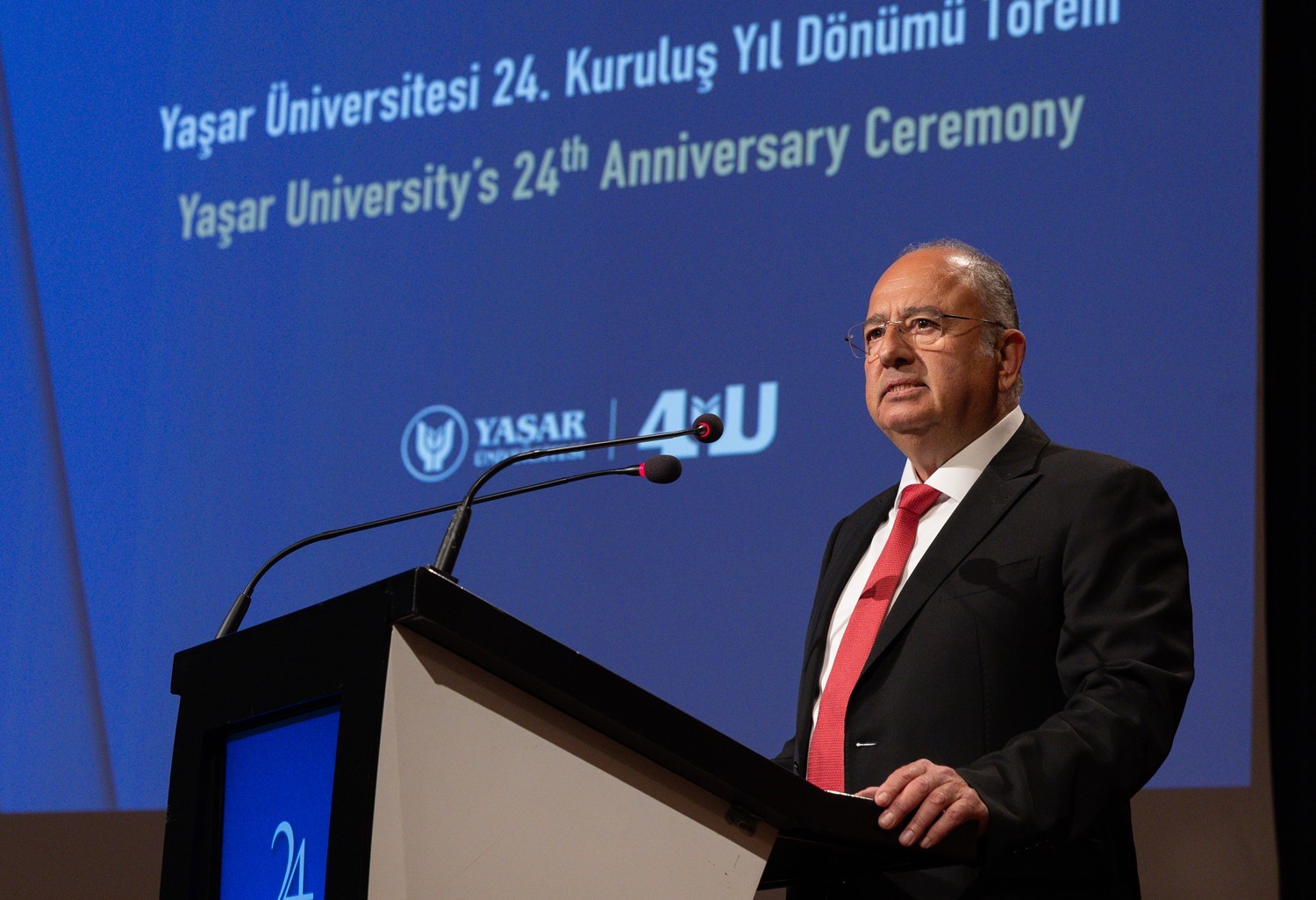 Yaşar &Uuml;niversitesi&rsquo;nde 24&rsquo;&uuml;nc&uuml; yaş gururu
