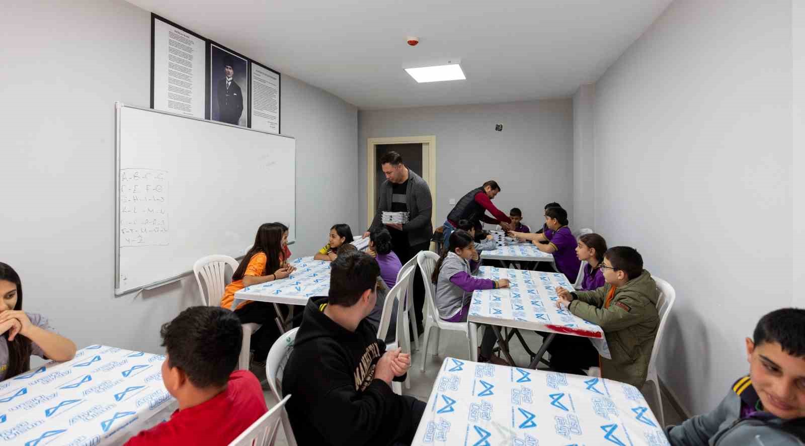 Mersin’de Kurs Merkezi öğrencilerinin yemekleri belediyeden